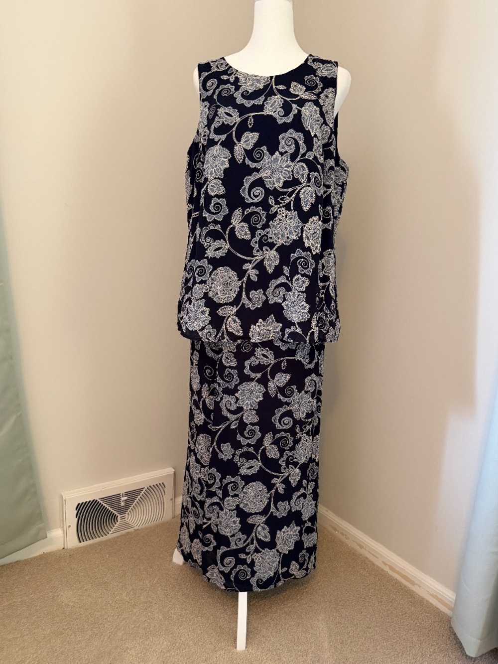 August Max Women Skirt Set, size 16